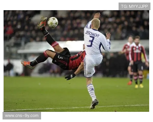 伊布惊艳倒钩震撼全场展现极致柔韧与爆发力助AC米兰征服安德莱赫特